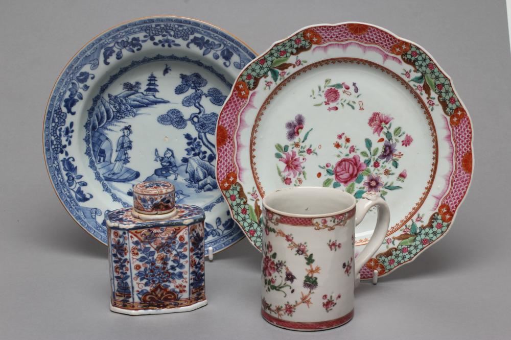 A CHINESE IMARI PORCELAIN TEA CANISTER AND COVER of canted oblong form Image