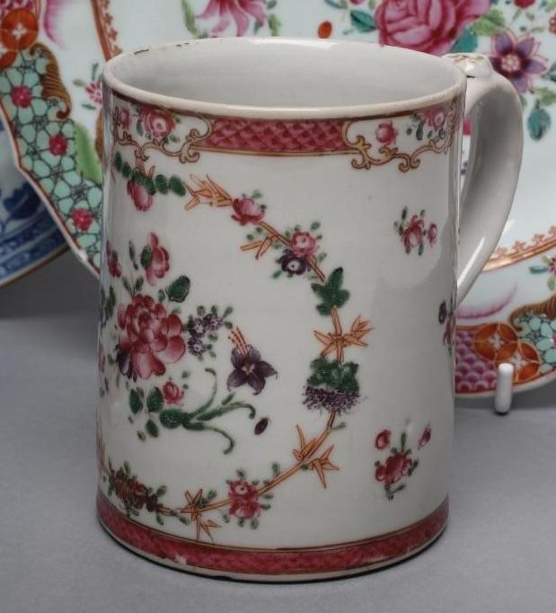 A CHINESE IMARI PORCELAIN TEA CANISTER AND COVER of canted oblong form Image