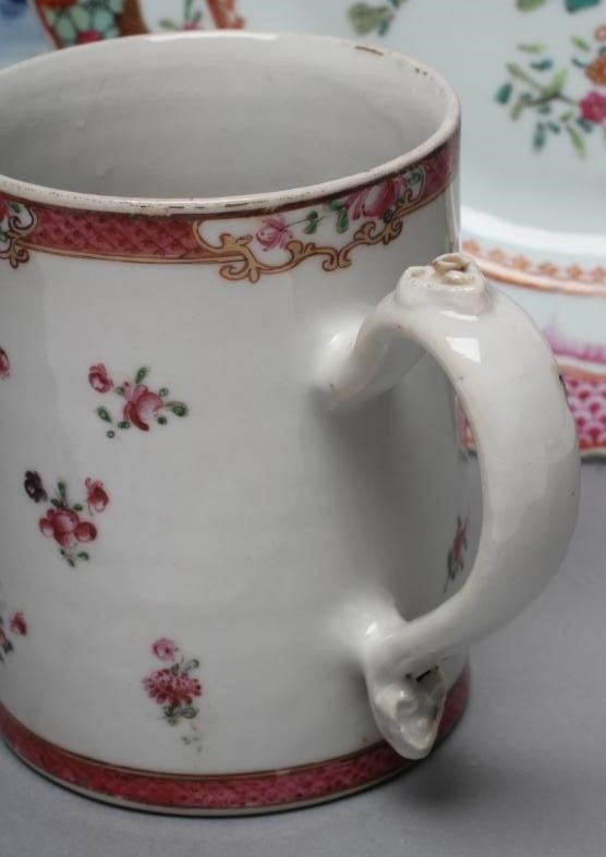 A CHINESE IMARI PORCELAIN TEA CANISTER AND COVER of canted oblong form Image