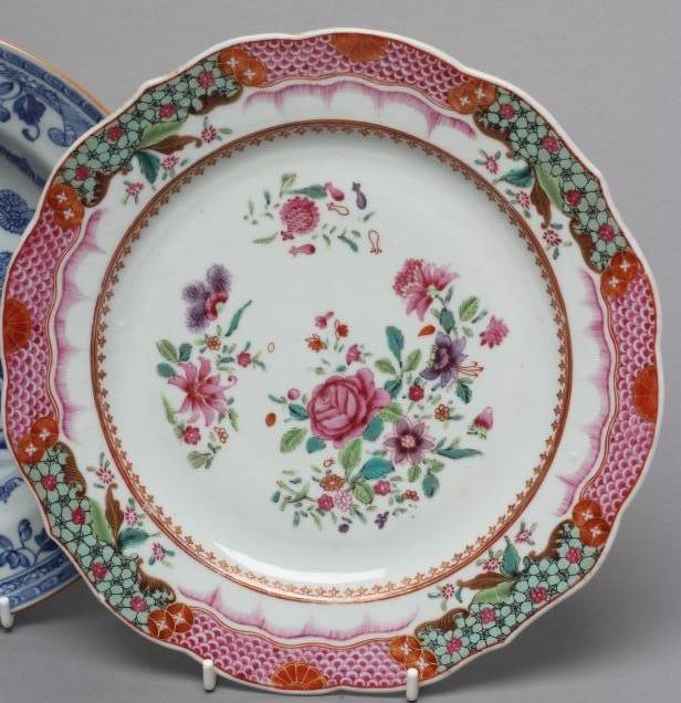 A CHINESE IMARI PORCELAIN TEA CANISTER AND COVER of canted oblong form Image