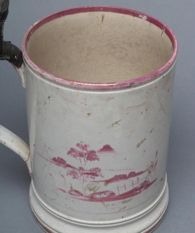 A NORWEGIAN PEARLWARE MUG Image