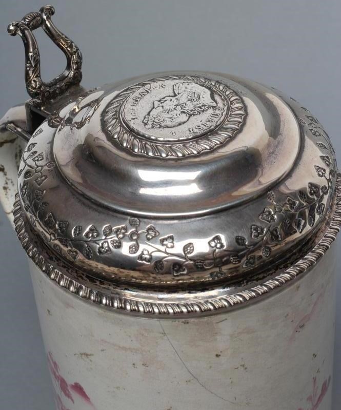 A NORWEGIAN PEARLWARE MUG Image