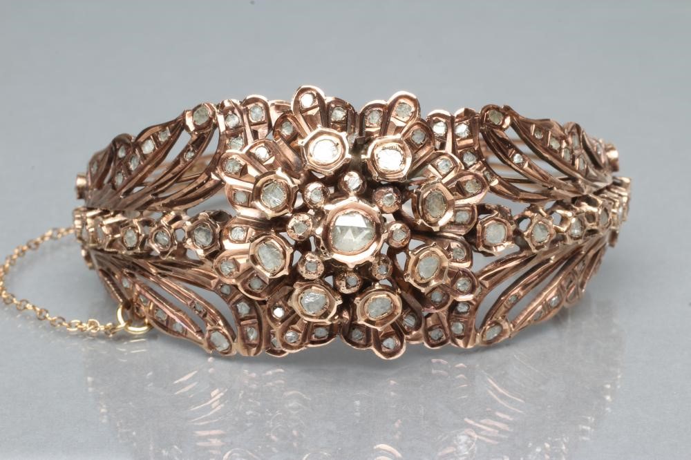 A VICTORIAN DIAMOND BANGLE Image