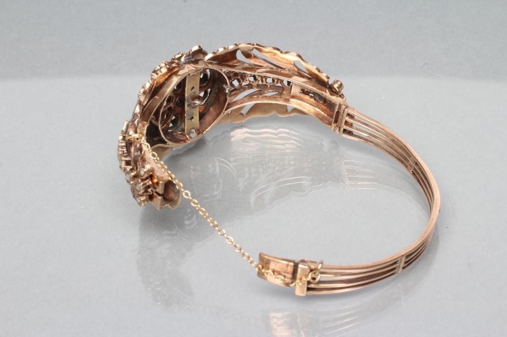 A VICTORIAN DIAMOND BANGLE Image