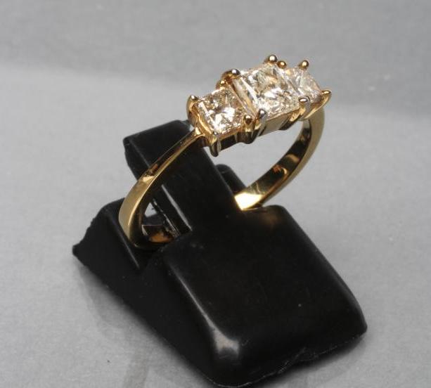 A THREE STONE DIAMOND RING Image