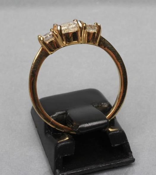 A THREE STONE DIAMOND RING Image