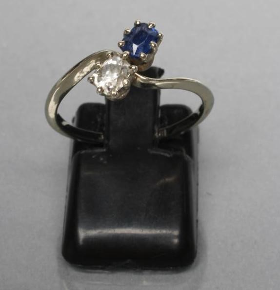 A SAPPHIRE AND DIAMOND CROSSOVER RING Image
