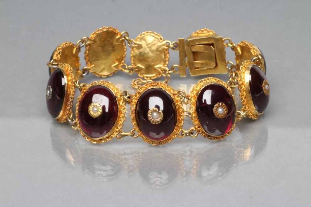 A VICTORIAN BRACELET Image