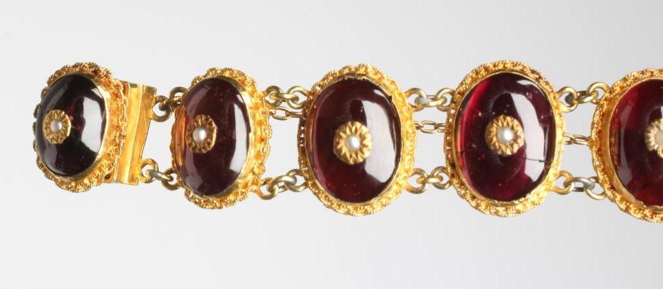 A VICTORIAN BRACELET Image