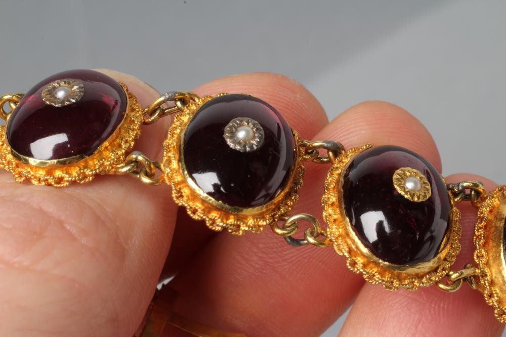 A VICTORIAN BRACELET Image