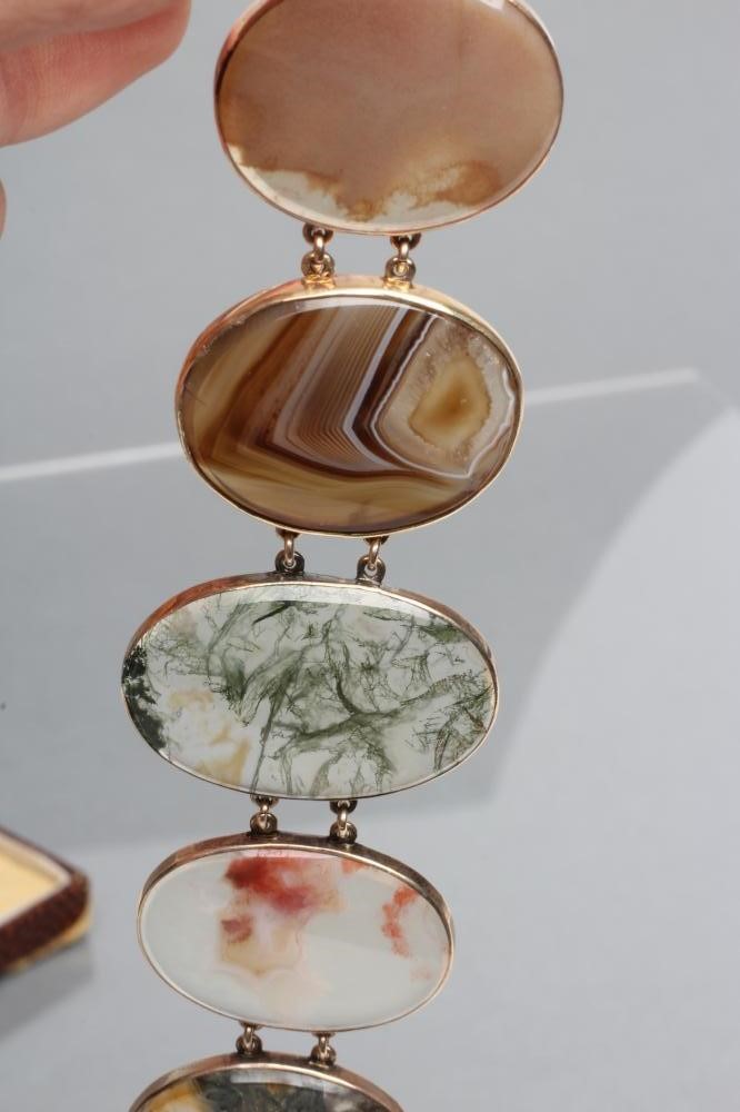 A VICTORIAN SCOTTISH AGATE BRACELET Image