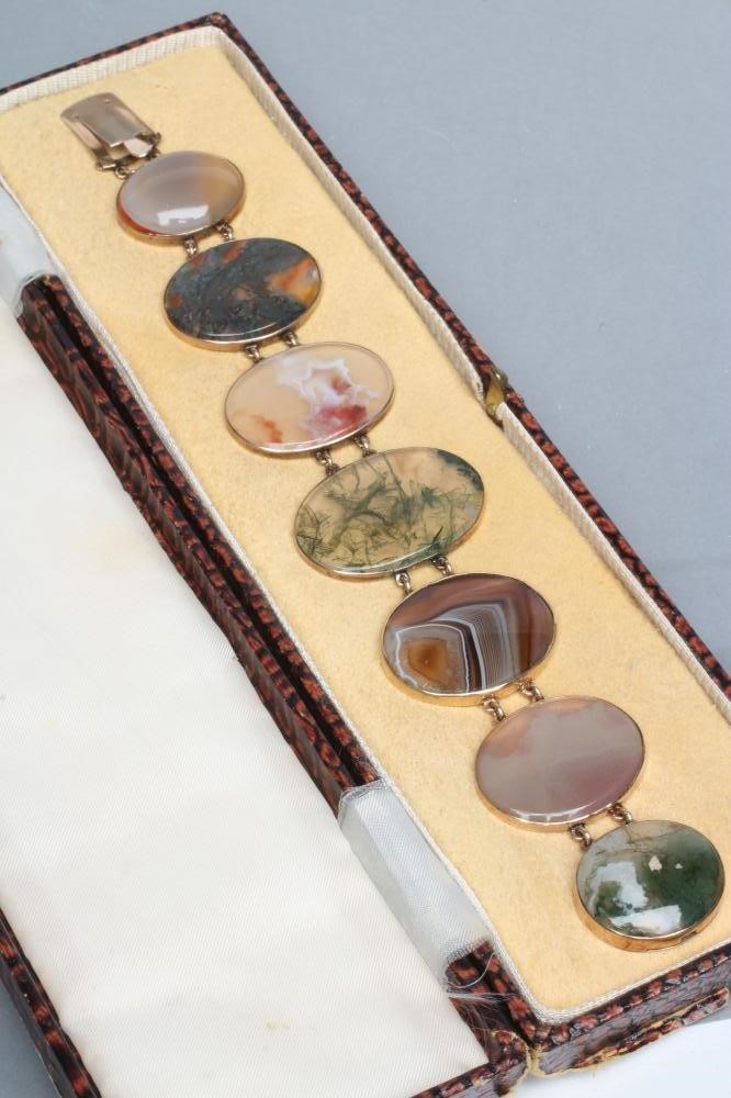 A VICTORIAN SCOTTISH AGATE BRACELET Image