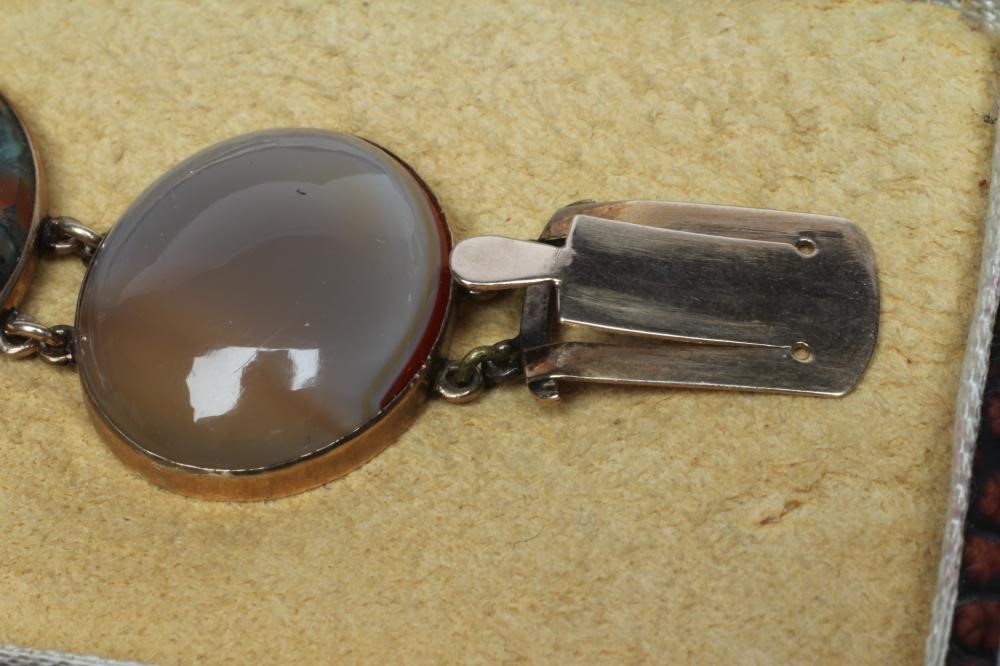 A VICTORIAN SCOTTISH AGATE BRACELET Image
