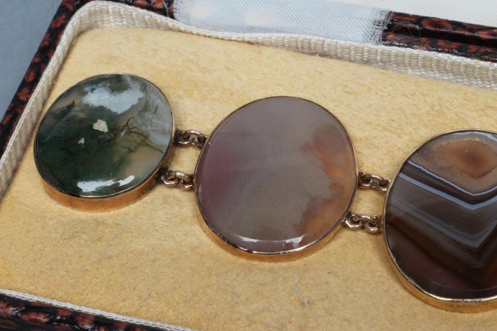 A VICTORIAN SCOTTISH AGATE BRACELET Image