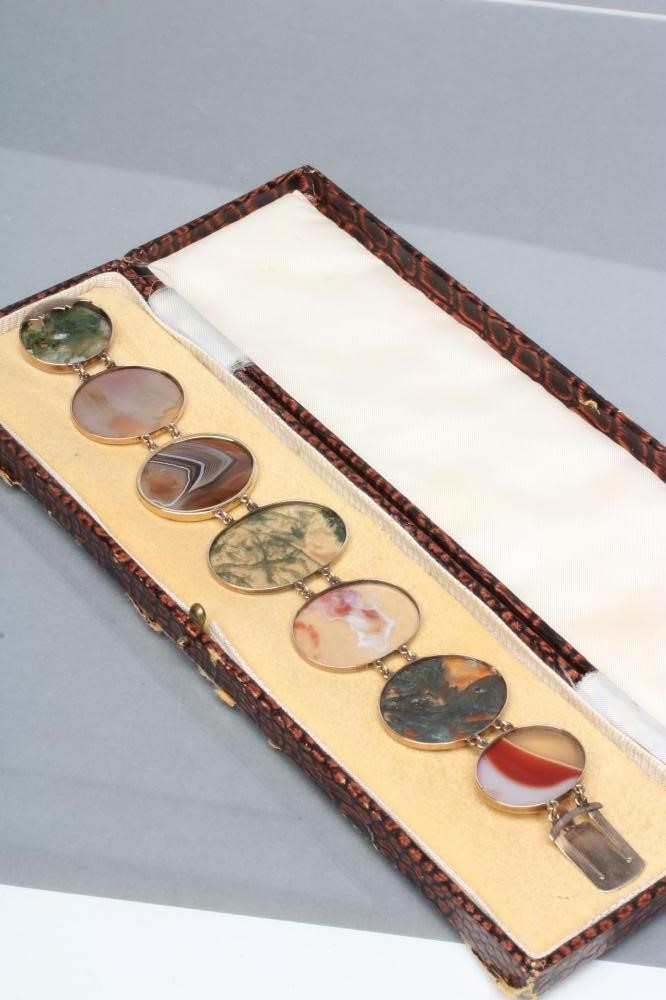 A VICTORIAN SCOTTISH AGATE BRACELET Image