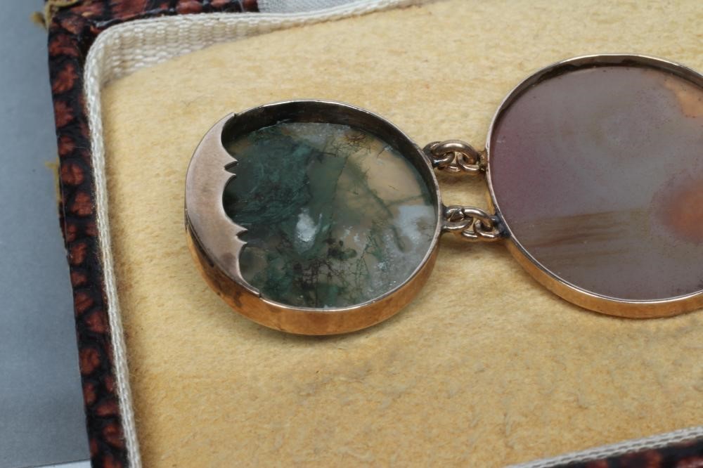 A VICTORIAN SCOTTISH AGATE BRACELET Image