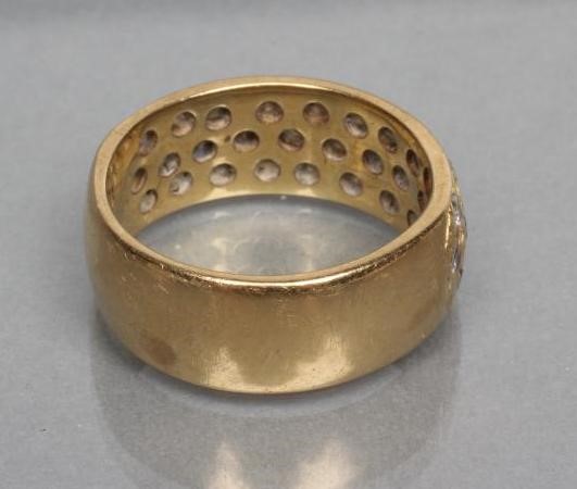 A DIAMOND HALF HOOP ETERNITY RING Image