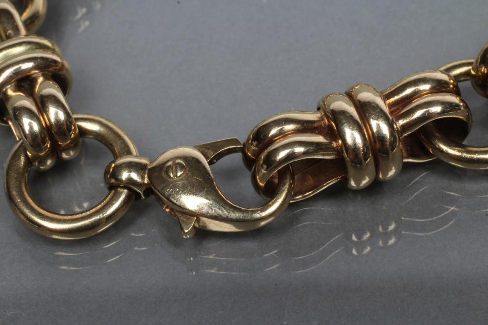 A HEAVY 9CT GOLD DOUBLE LINK BRACELET with lobster claw clasp Image