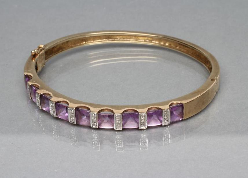 A STIFF HINGED BANGLE Image