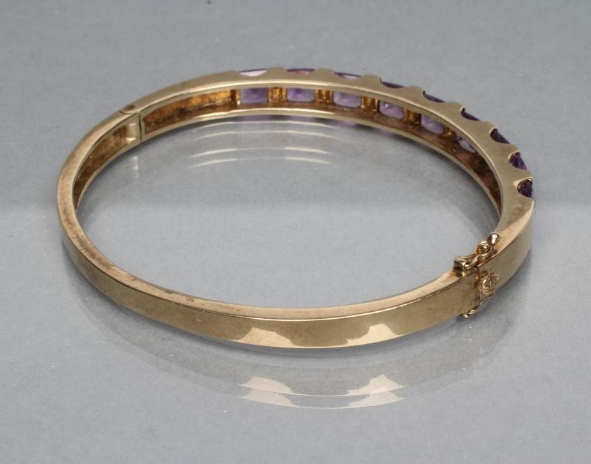 A STIFF HINGED BANGLE Image