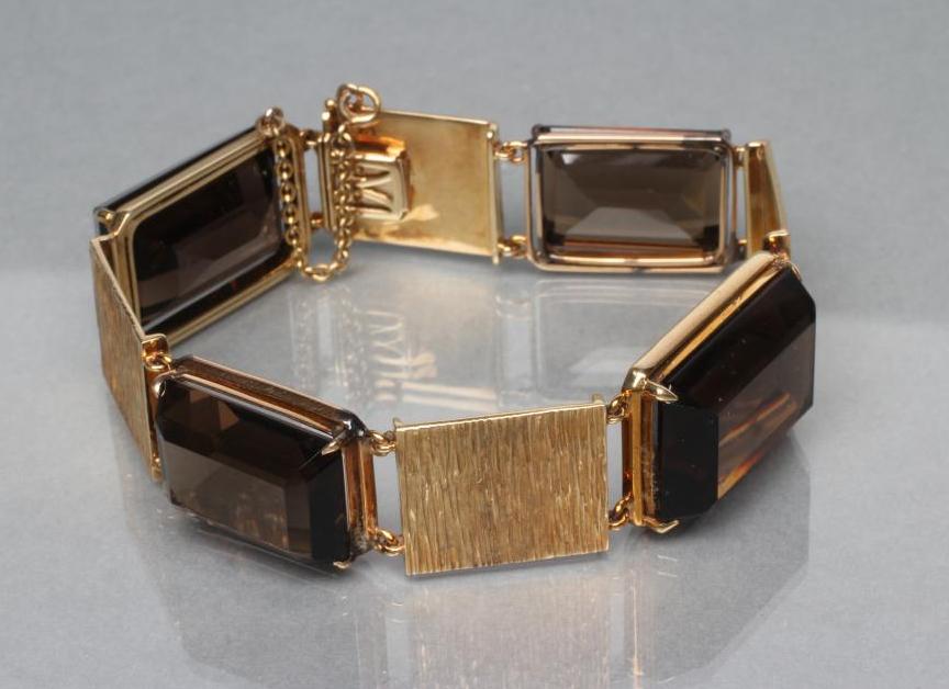 A MODERN SMOKEY QUARTZ BRACELET Image