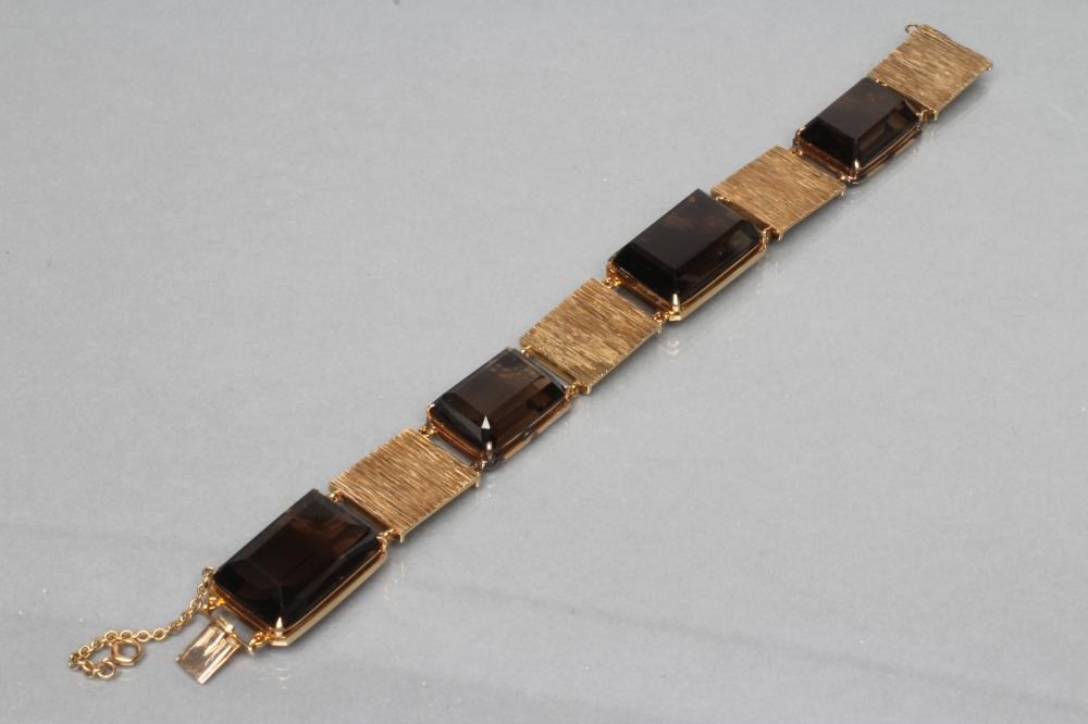 A MODERN SMOKEY QUARTZ BRACELET Image