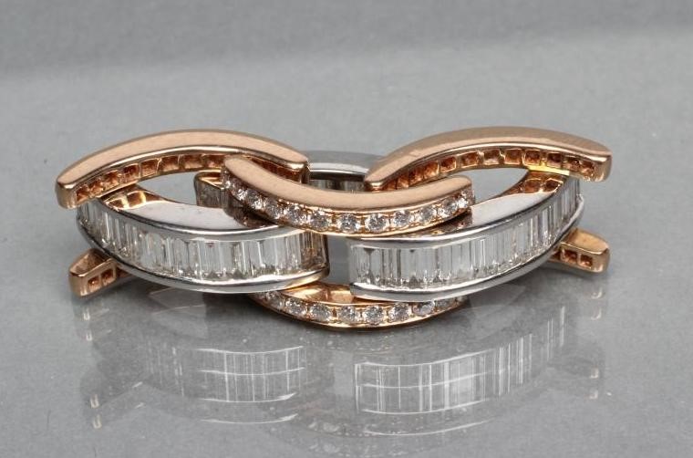 AN UNUSUAL HINGED DIAMOND RING Image