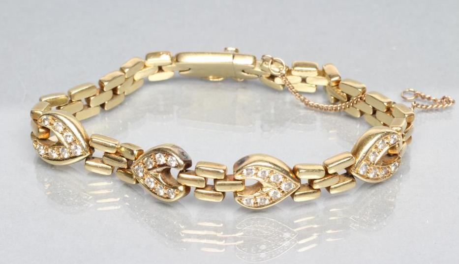 A BRICK LINK BRACELET stamped 18k Image