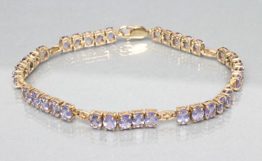A TANZANITE BRACELET Image