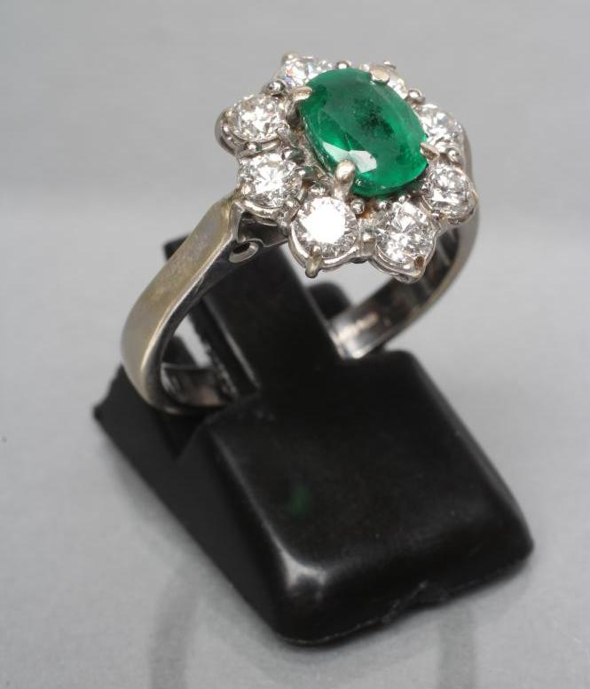 AN EMERALD AND DIAMOND CLUSTER RING Image