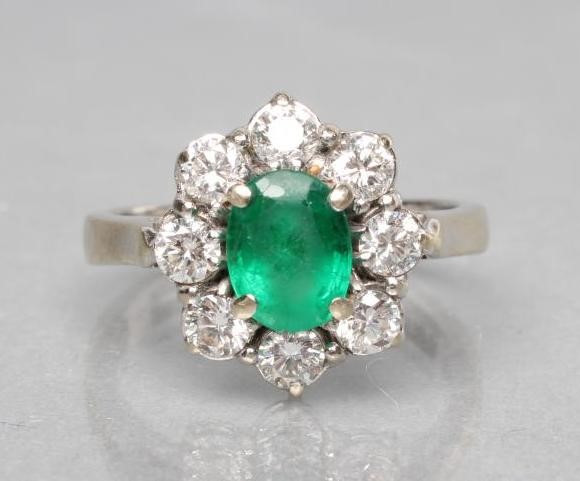 AN EMERALD AND DIAMOND CLUSTER RING Image