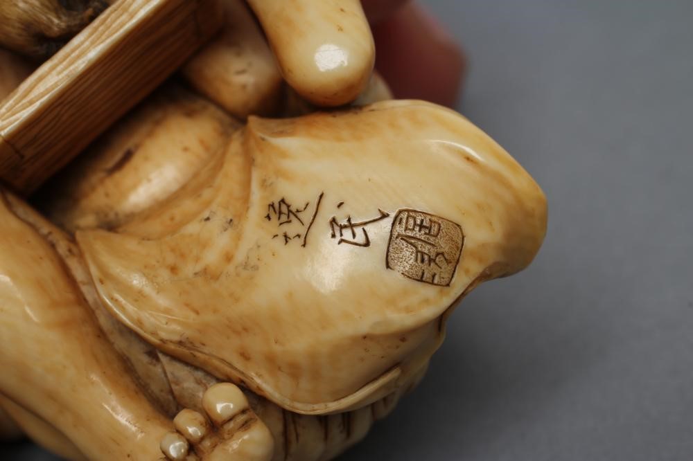 A JAPANESE IVORY SMALL OKIMONO NETSUKE Image