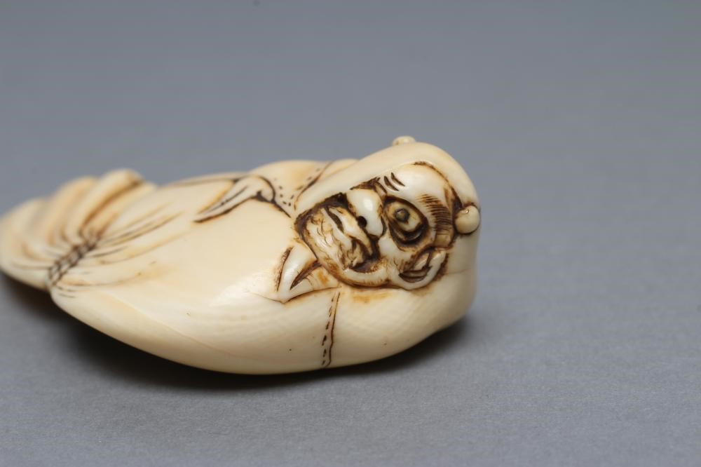 A JAPANESE IVORY NETSUKE Image