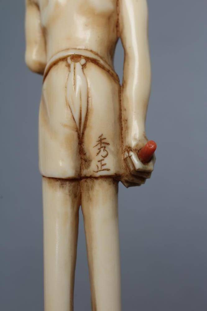 A JAPANESE IVORY OKIMONO NETSUKE Image