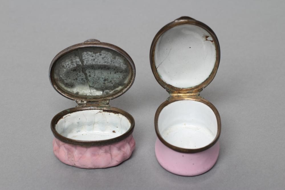 A GEORGIAN ENAMEL ON COPPER OVAL PATCH BOX Image