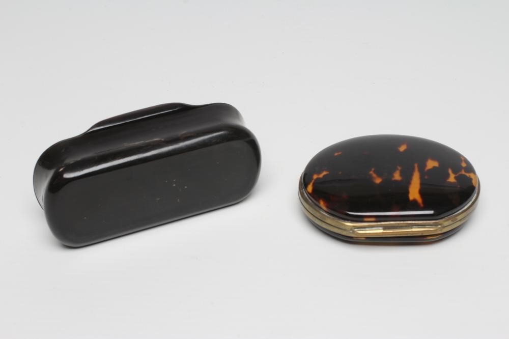 A VICTORIAN TORTOISESHELL OVAL PURSE Image