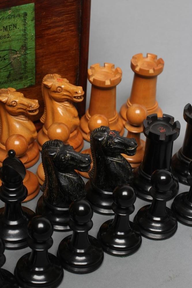 A VICTORIAN JAQUES BOXWOOD AND EBONY STAUNTON CHESS SET Image