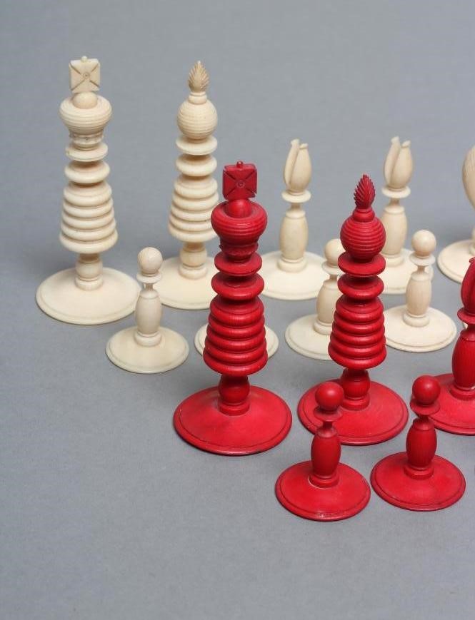 AN ANGLO INDIAN IVORY CHESS SET Image