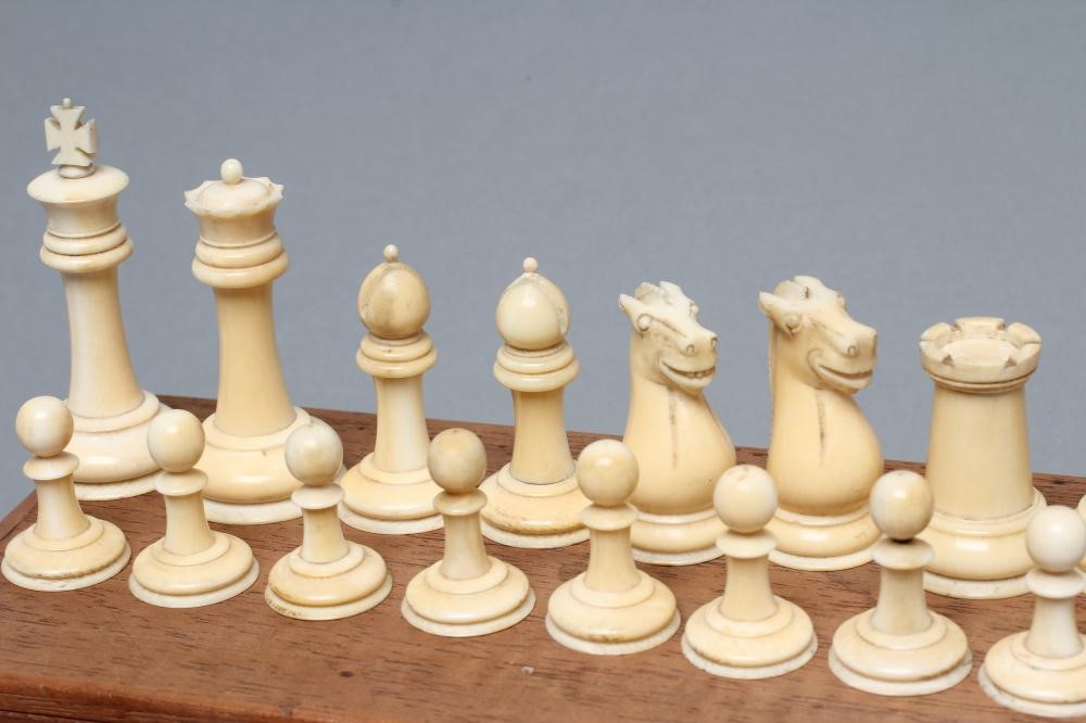 A CANTONESE IVORY CHESS SET Image