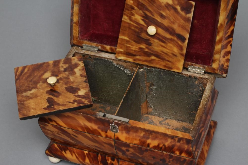 A VICTORIAN TORTOISESHELL TEA CADDY of sarcophagus form Image