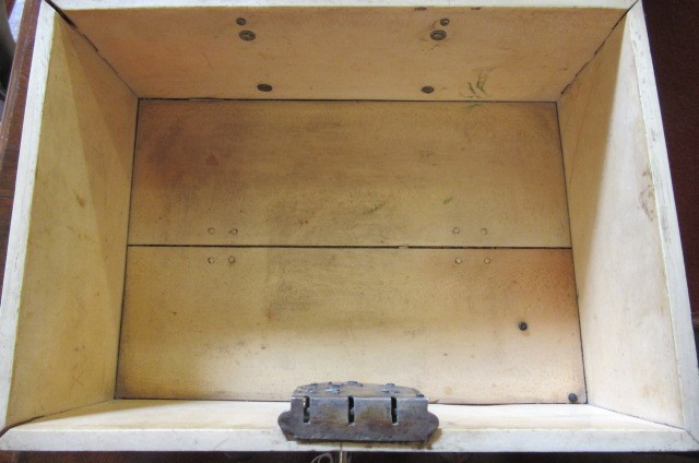 AN IVORY OBLONG BOX Image