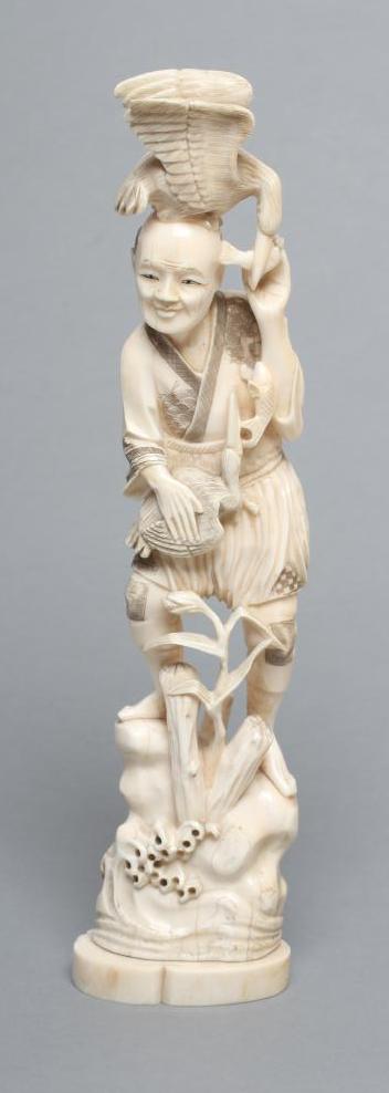 A JAPANESE MARINE IVORY FIGURE Image
