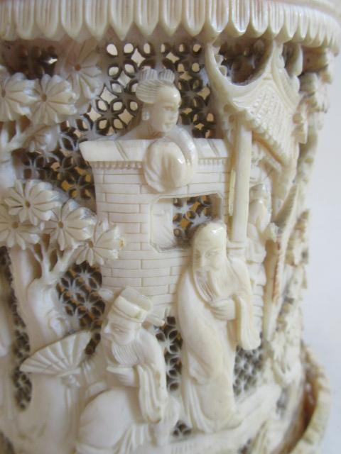 A JAPANESE IVORY FIGURE Image
