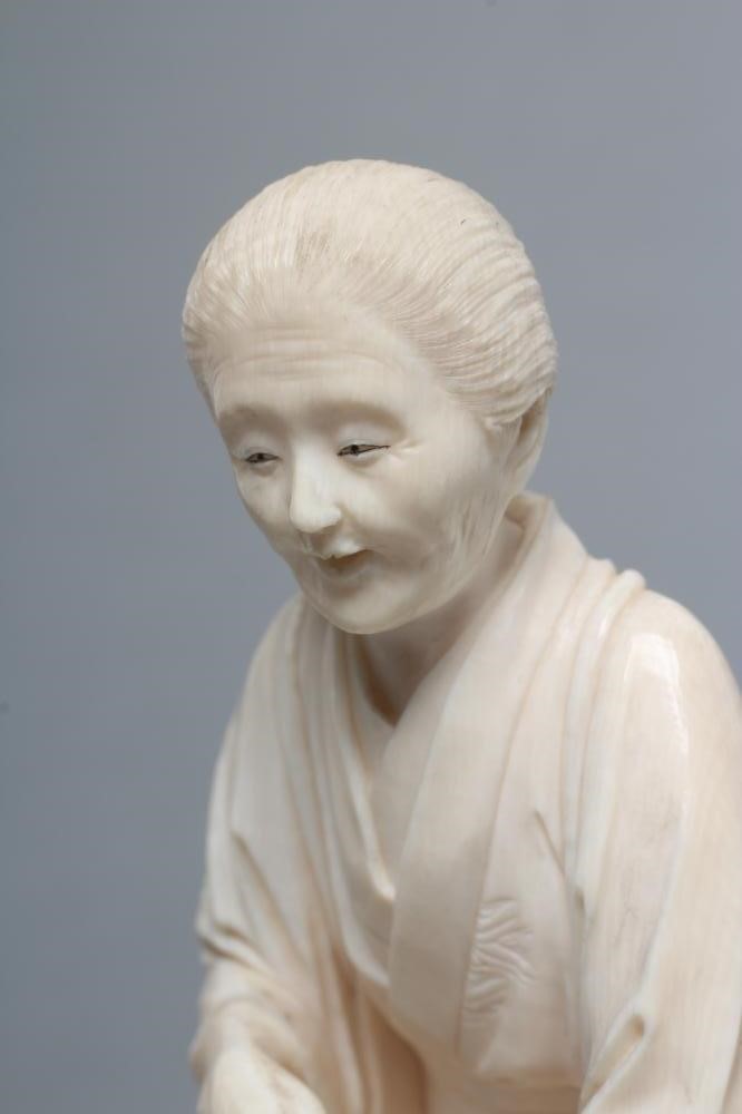 A JAPANESE IVORY FIGURE Image