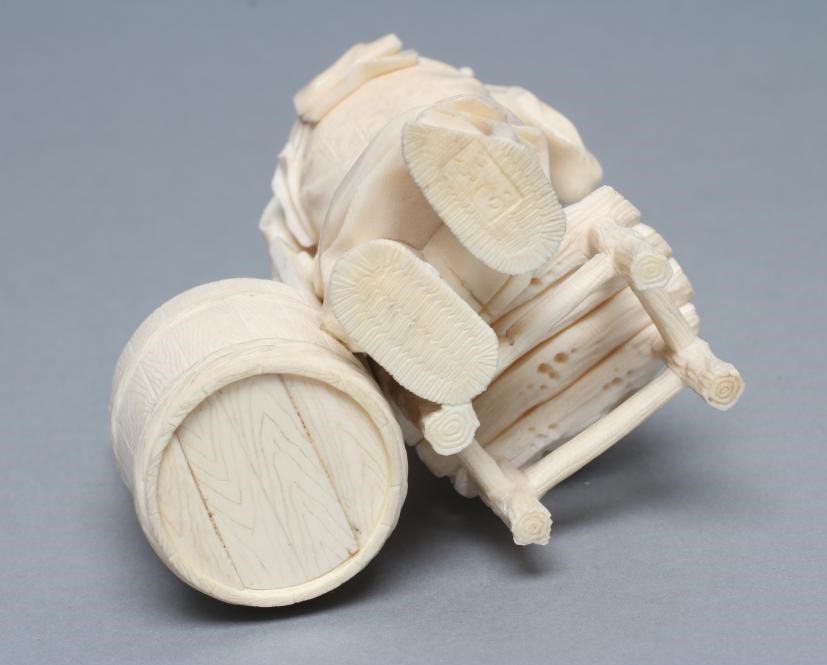 A JAPANESE IVORY FIGURE Image