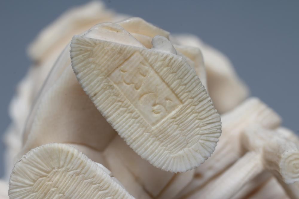 A JAPANESE IVORY FIGURE Image