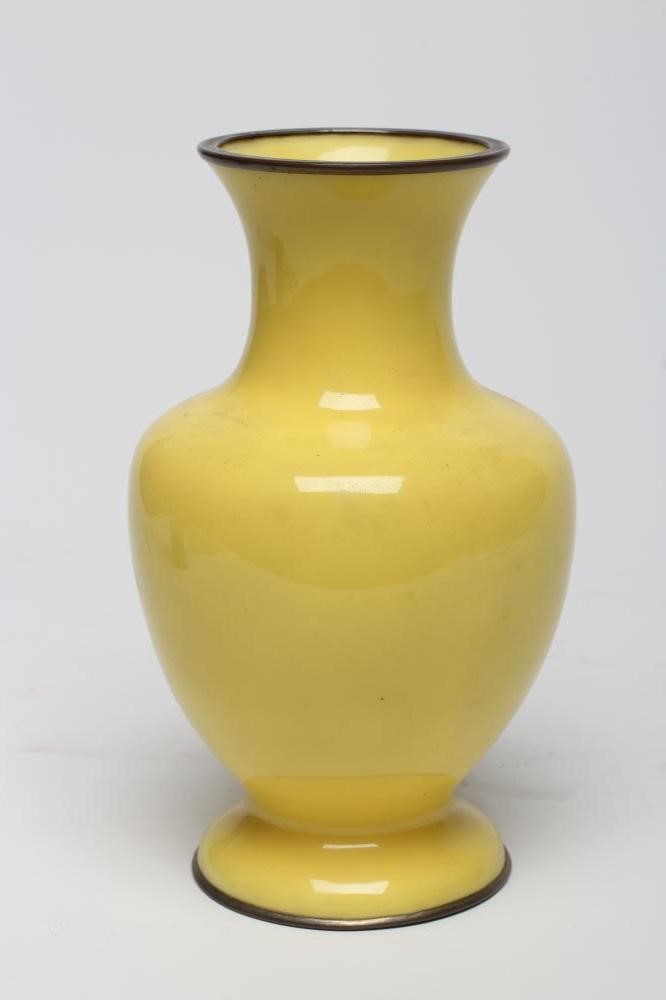 A JAPANESE CLOISONNE ENAMEL VASE Image