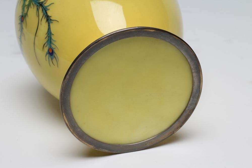 A JAPANESE CLOISONNE ENAMEL VASE Image