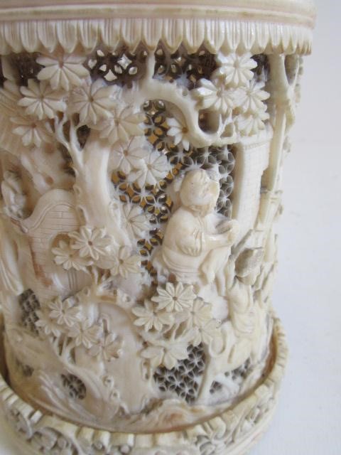A PAIR OF CHINESE IVORY VASES of cylindrical form Image