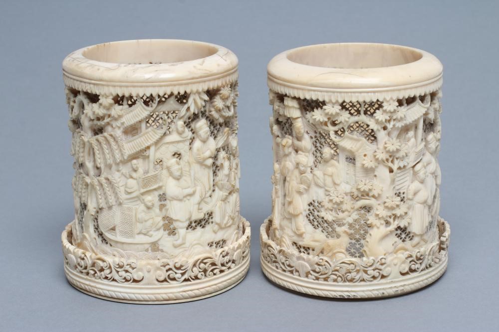 A PAIR OF CHINESE IVORY VASES of cylindrical form Image